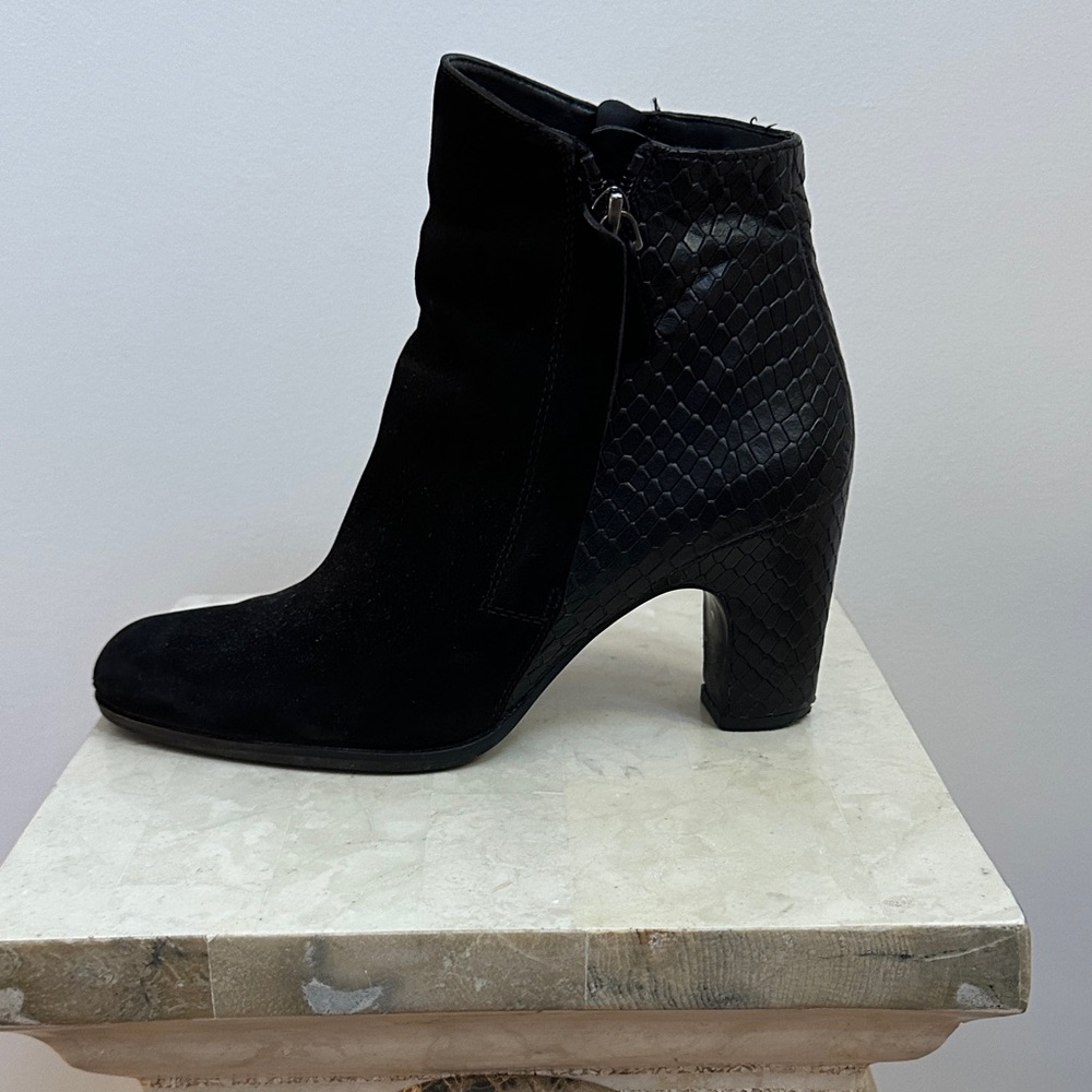 Ecco Black Ankle Booties, 39